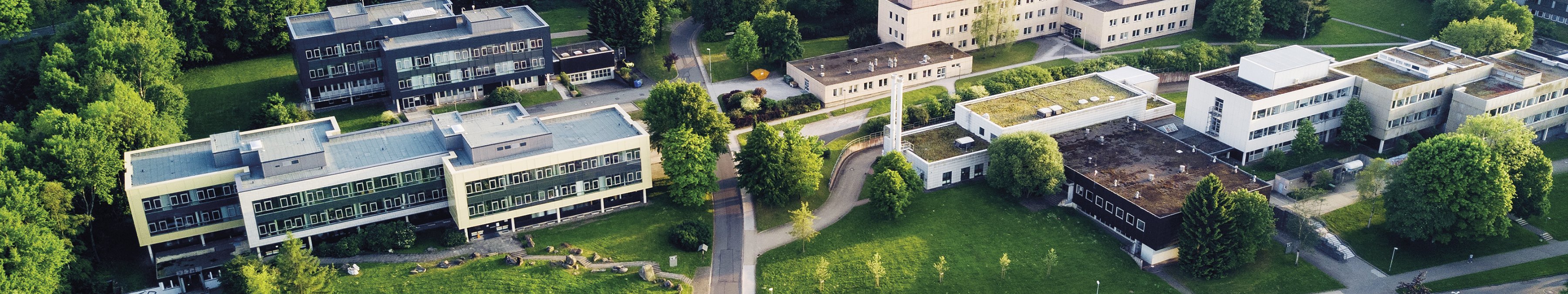 Der Clausthaler Campus im Grünen als Luftaufnahme